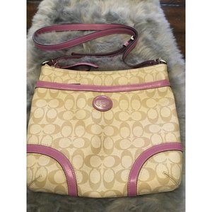 COACH Peyton File Signature Jacquard Lavender Trim Messenger Crossbody